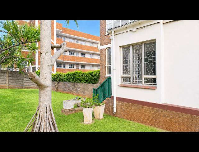 1 BEDROOM APARTMENT FOR SALE IN ESSENWOOD